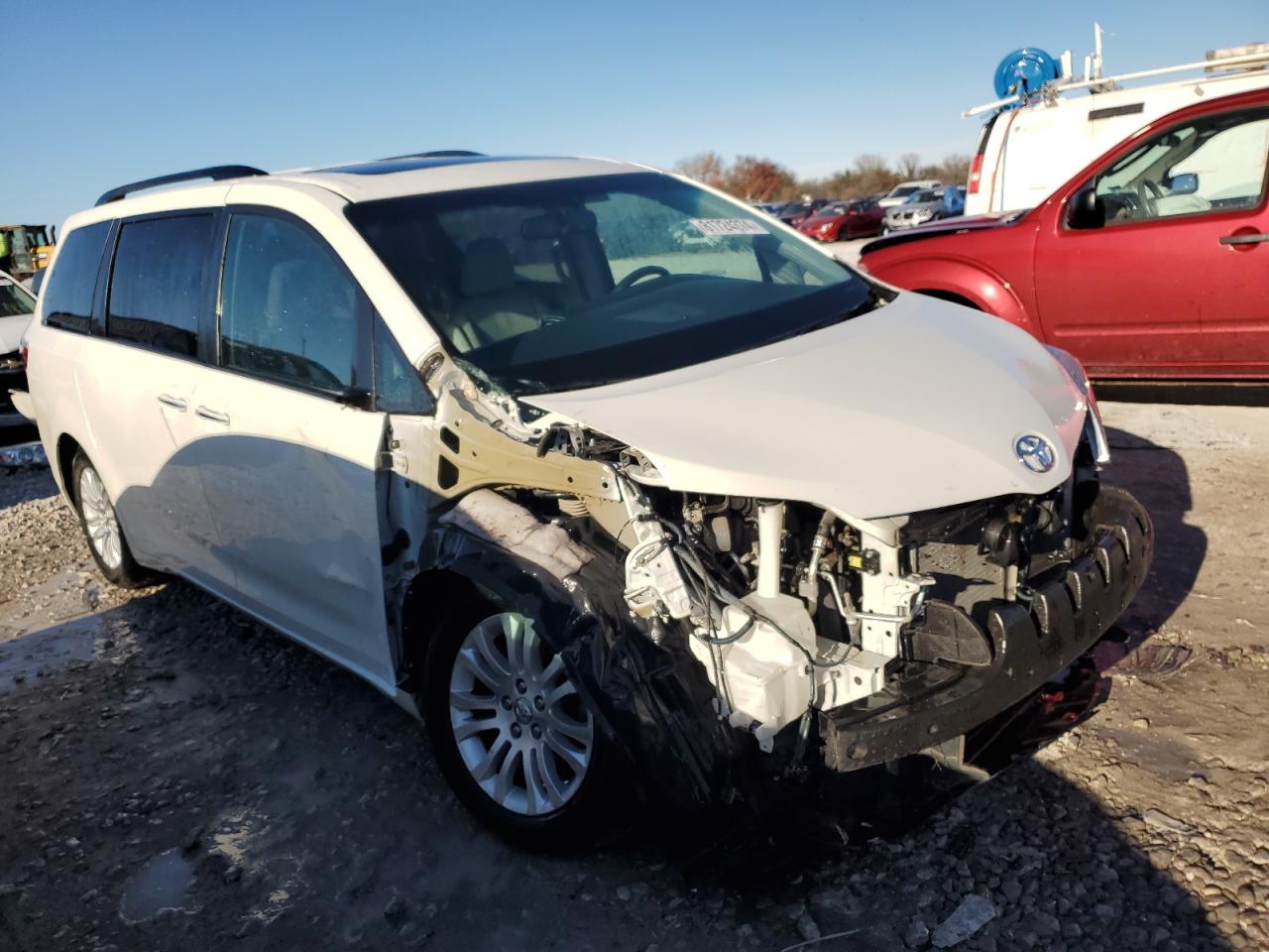 2017 Toyota Sienna - Image 4