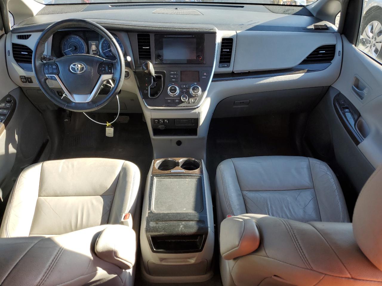 2017 Toyota Sienna - Image 8