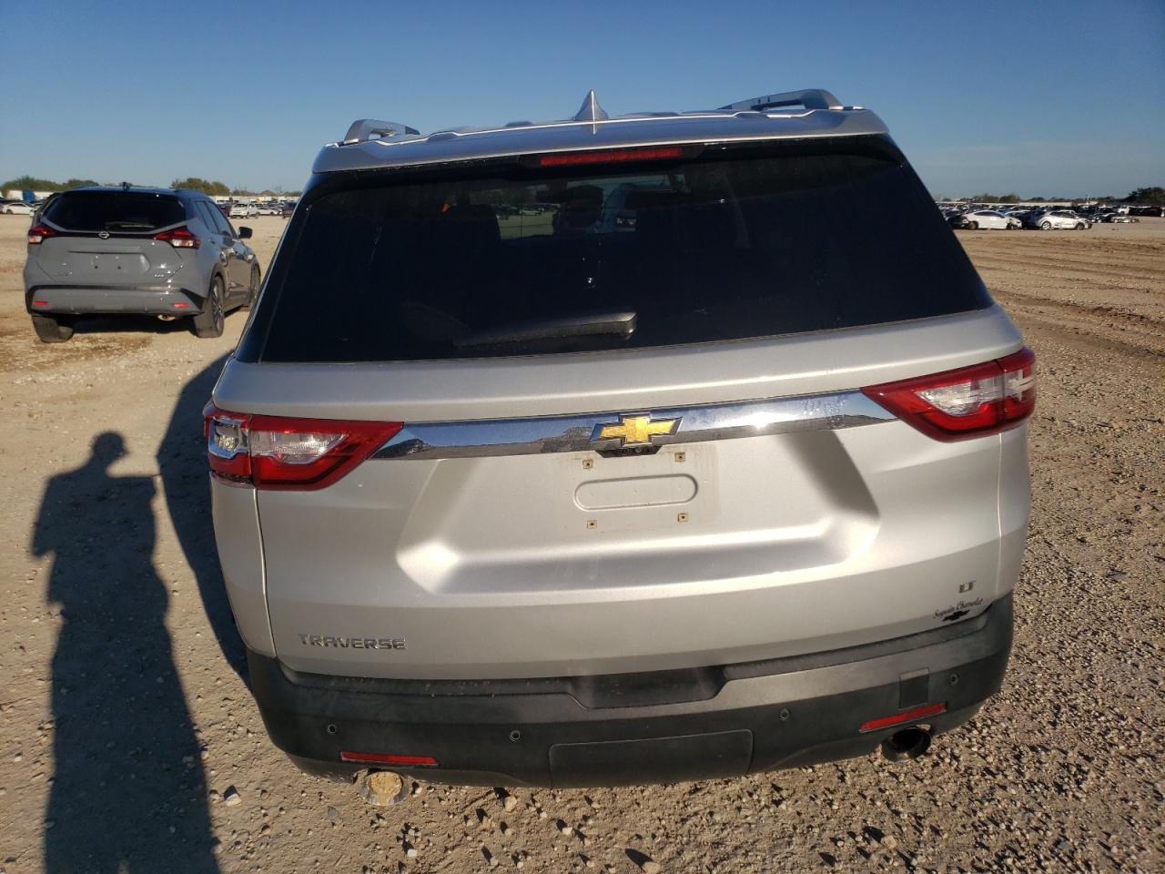 VIN 1GNERHKW6JJ250843 2018 CHEVROLET TRAVERSE no.6