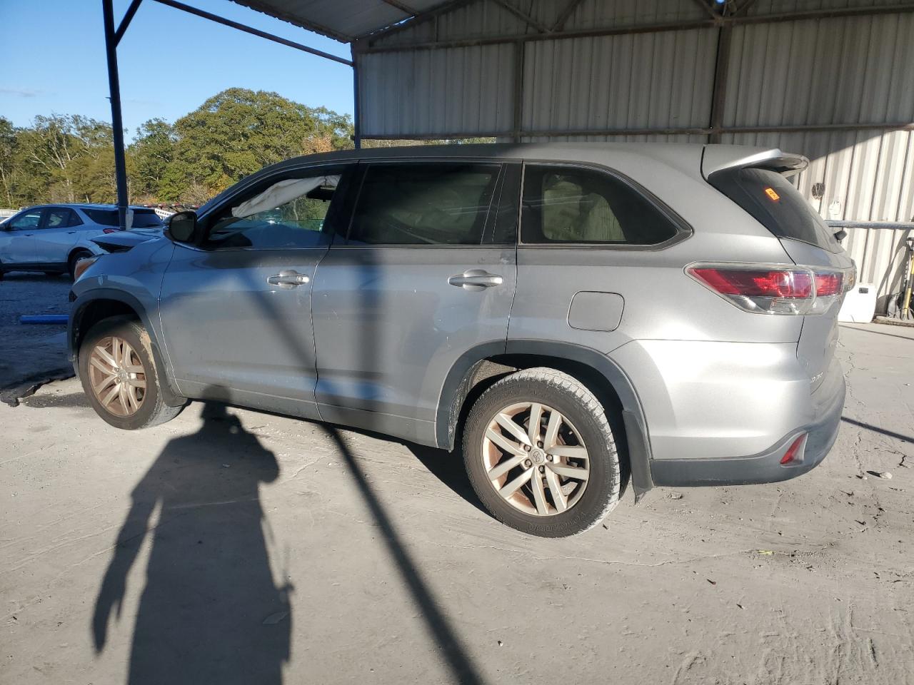 2015 Toyota Highlander - Image 2