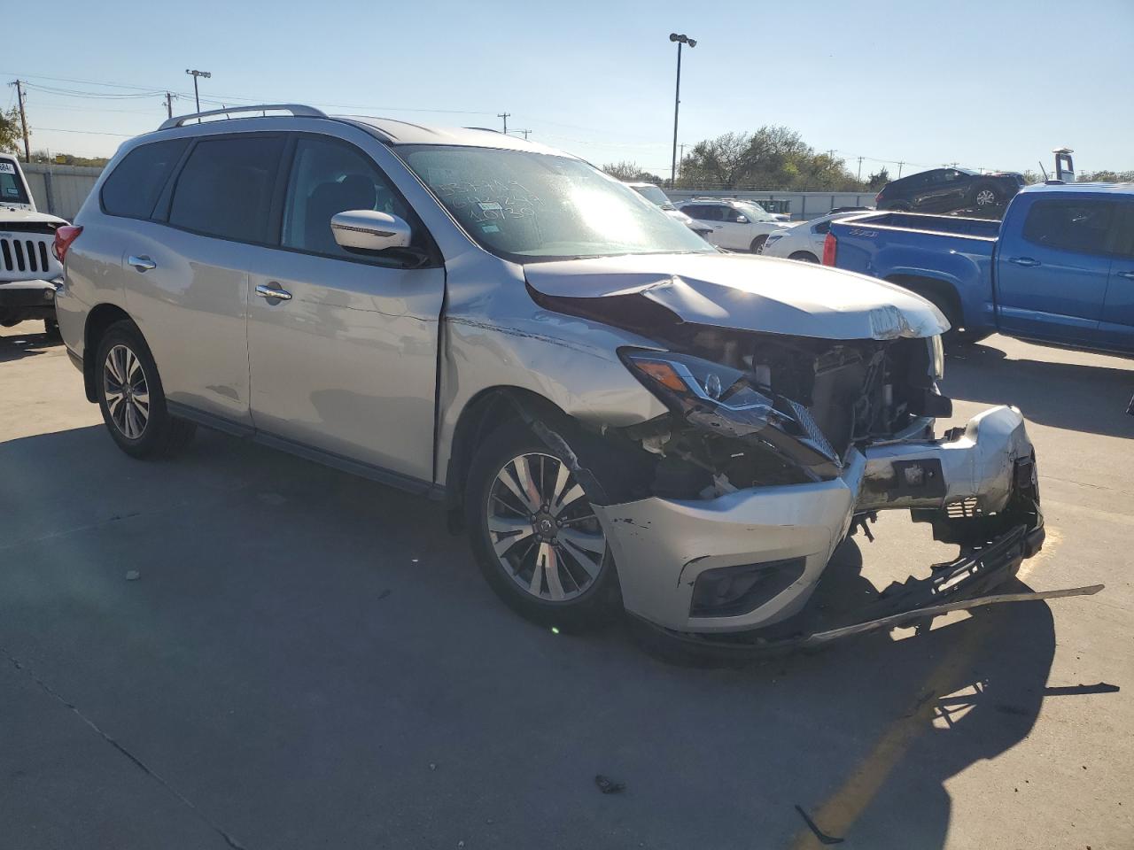 VIN 5N1DR2MM6HC643247 2017 NISSAN PATHFINDER no.4