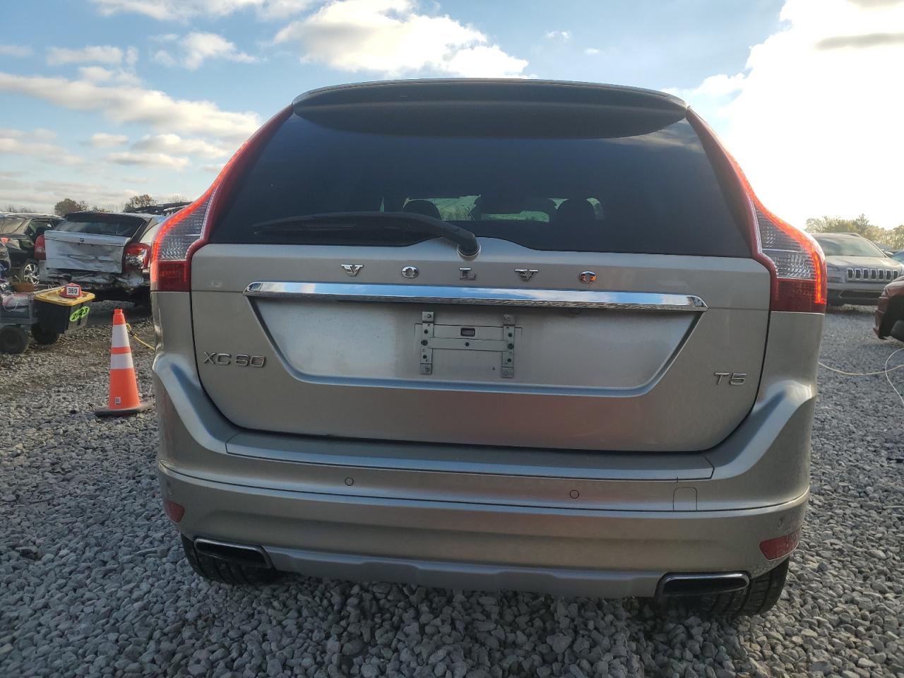 2016 Volvo XC60 - Image 6