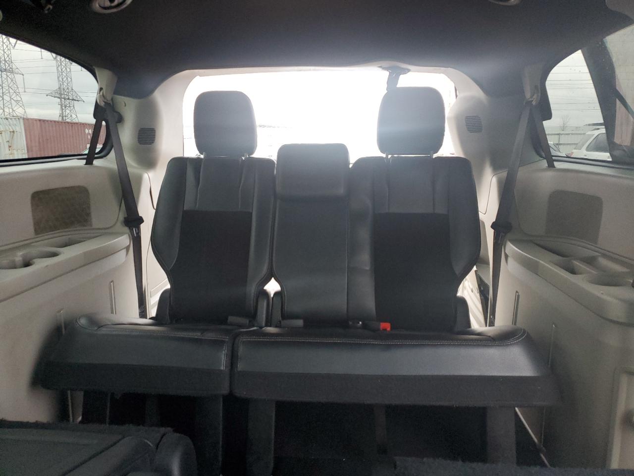2017 Dodge Caravan - Image 10