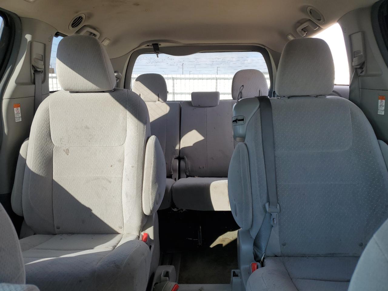 2016 Toyota Sienna - Image 10