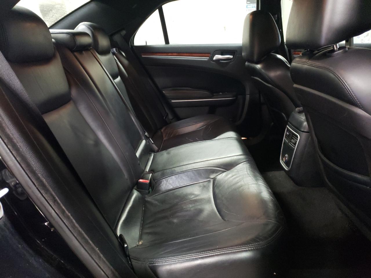 2013 Chrysler 300 - Image 10