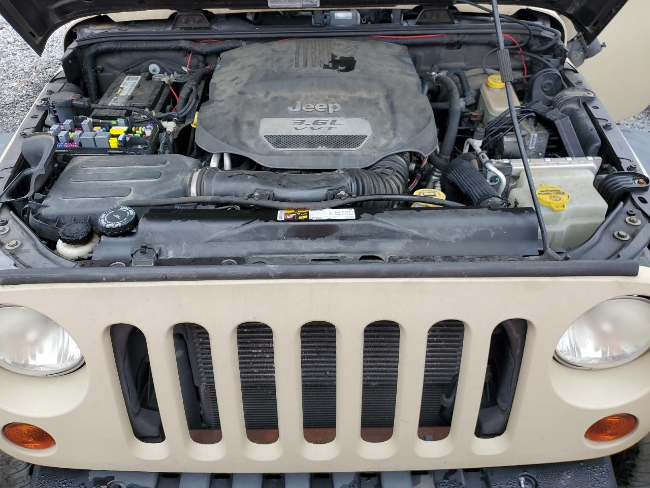 2013 Jeep Wrangler - Image 12