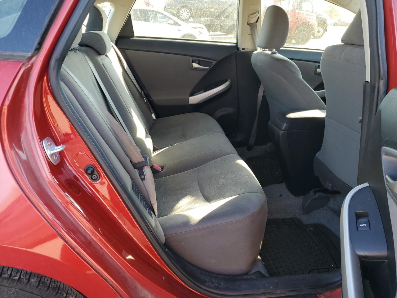 2015 Toyota Prius - Image 10