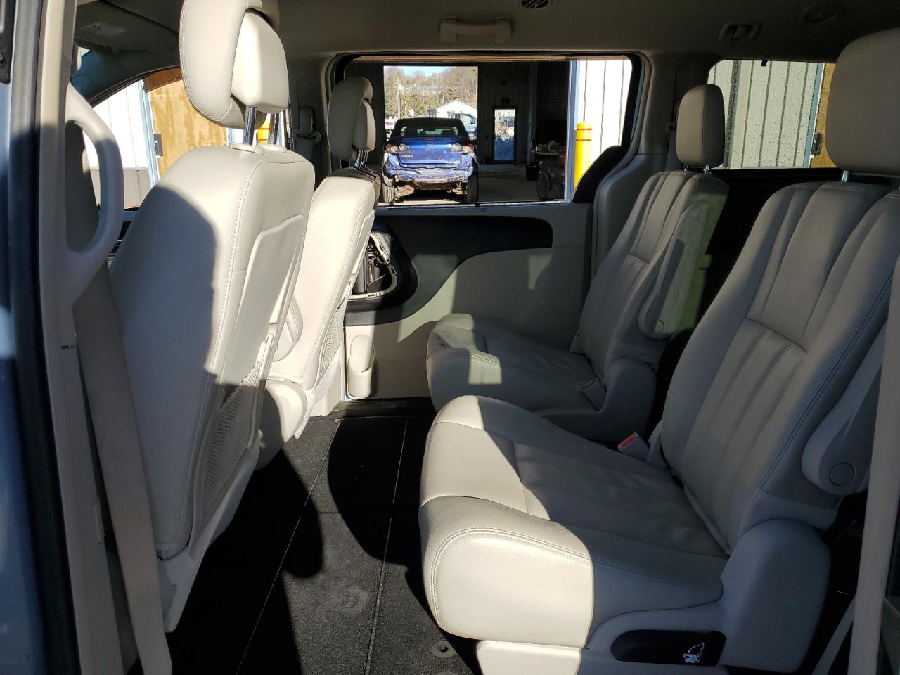 2013 Chrysler Town & Country - Image 11