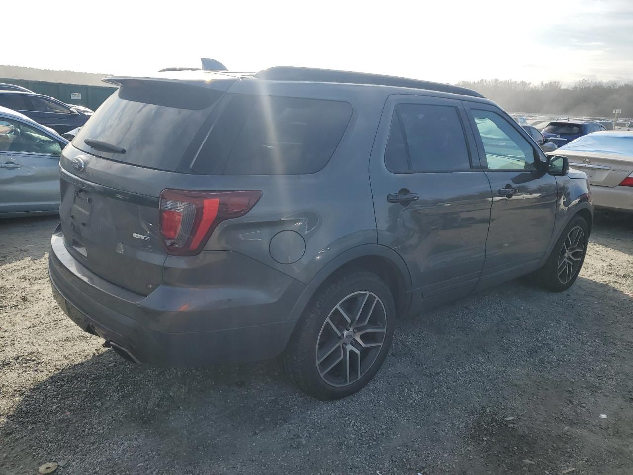 2016 Ford Explorer - Image 3