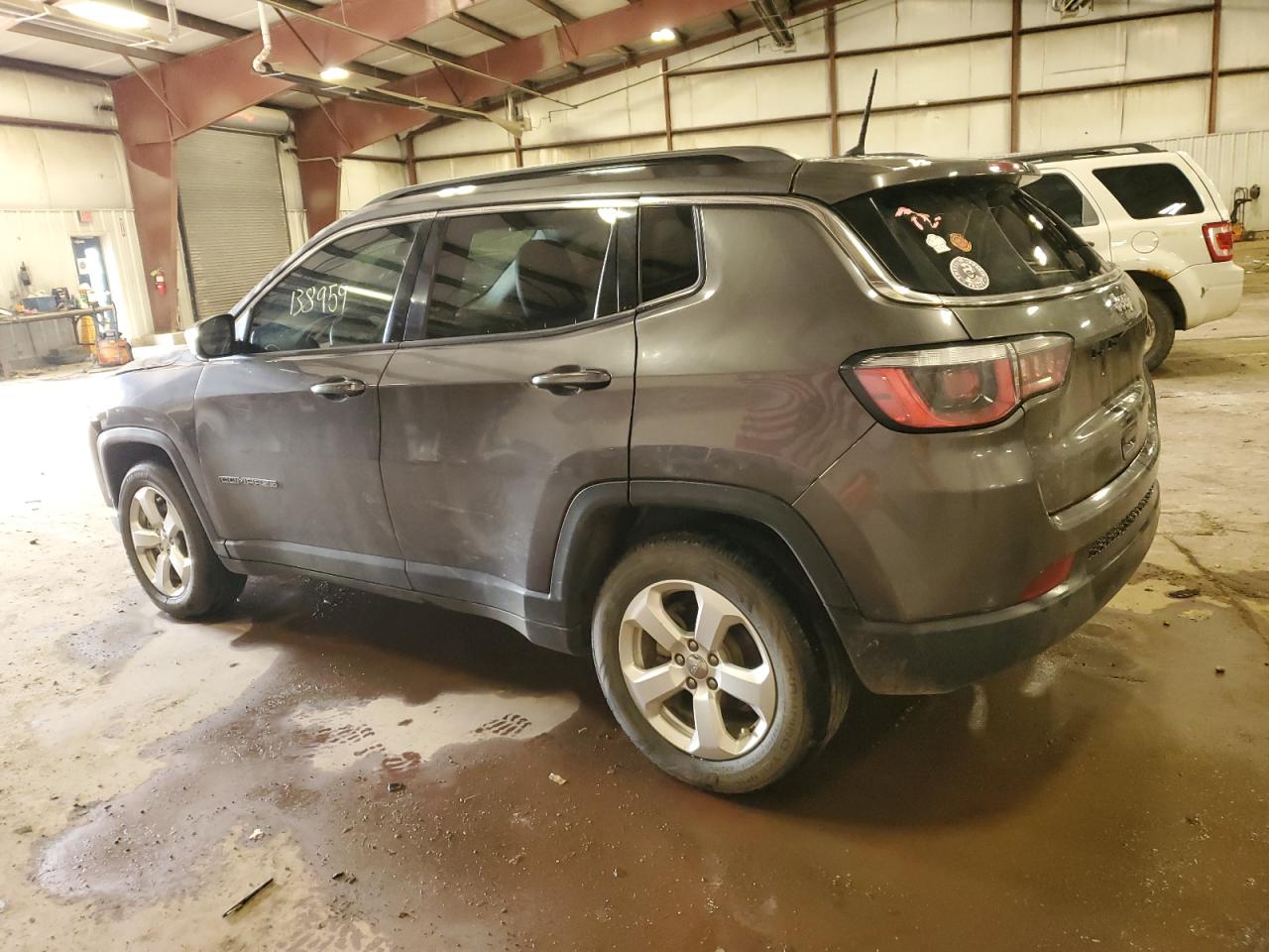 VIN 3C4NJCBB2JT268040 2018 JEEP COMPASS no.2