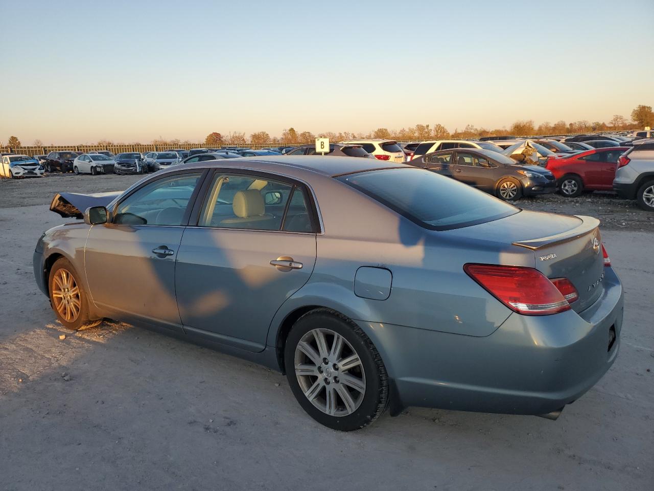 2007 Toyota Avalon - Image 2