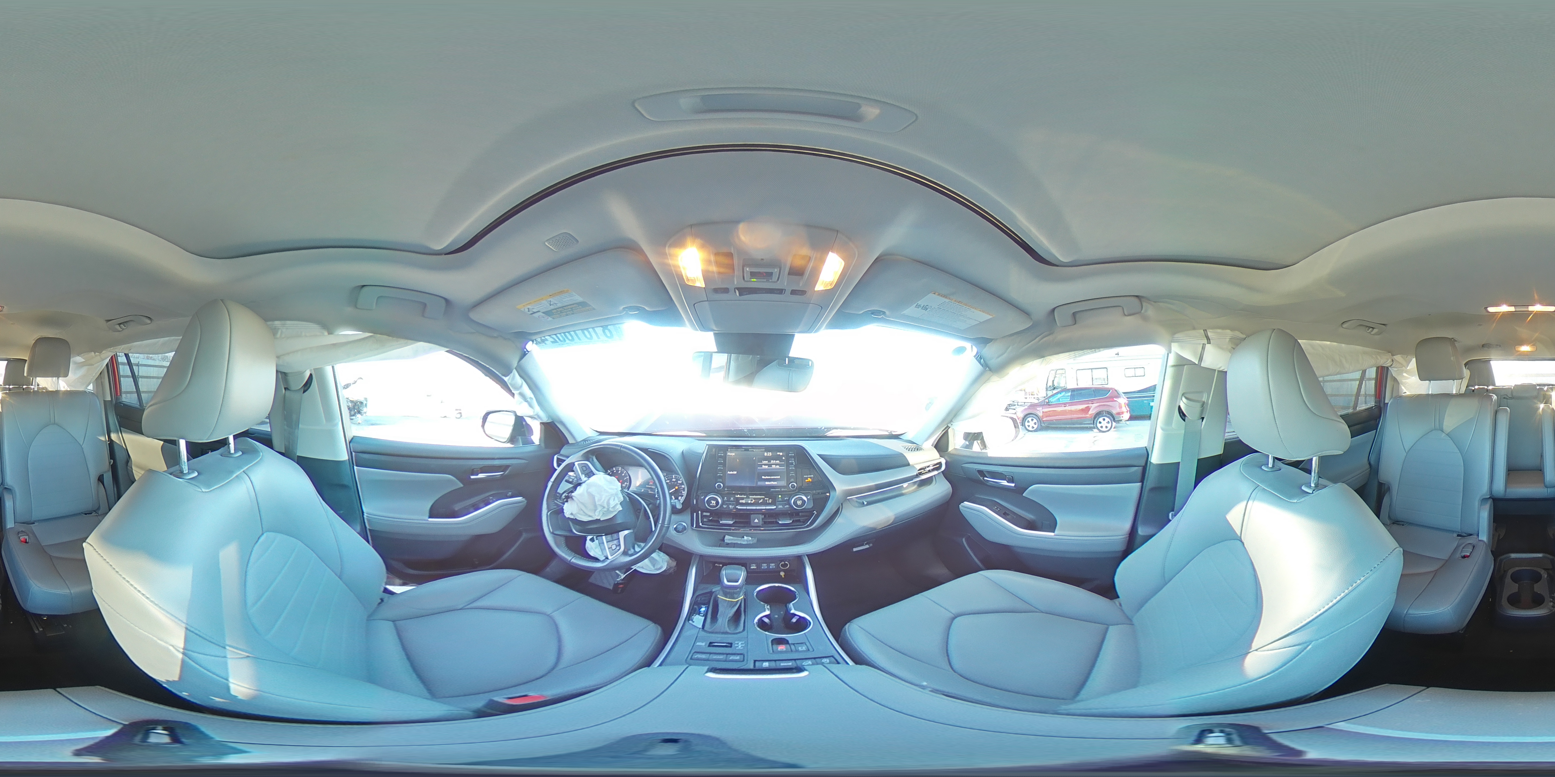 2022 Toyota Highlander - Image 13