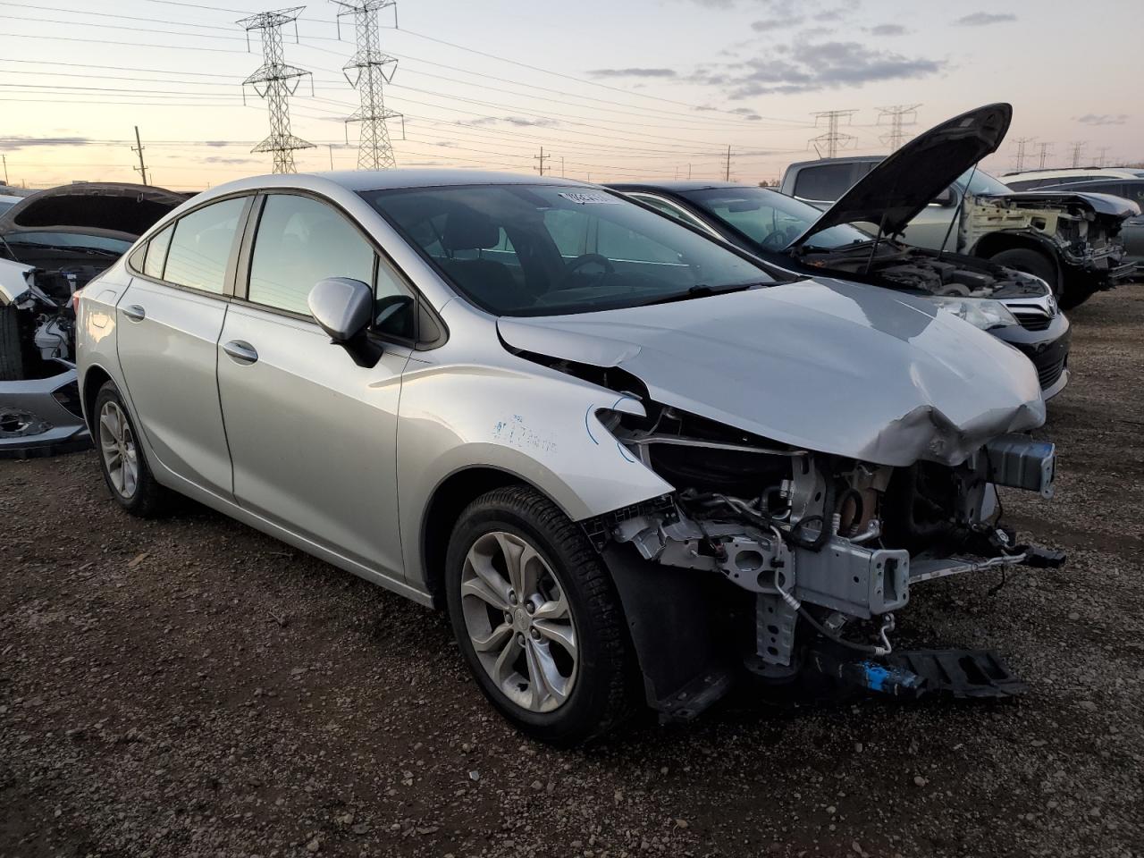 2019 Chevrolet Cruze - Image 4