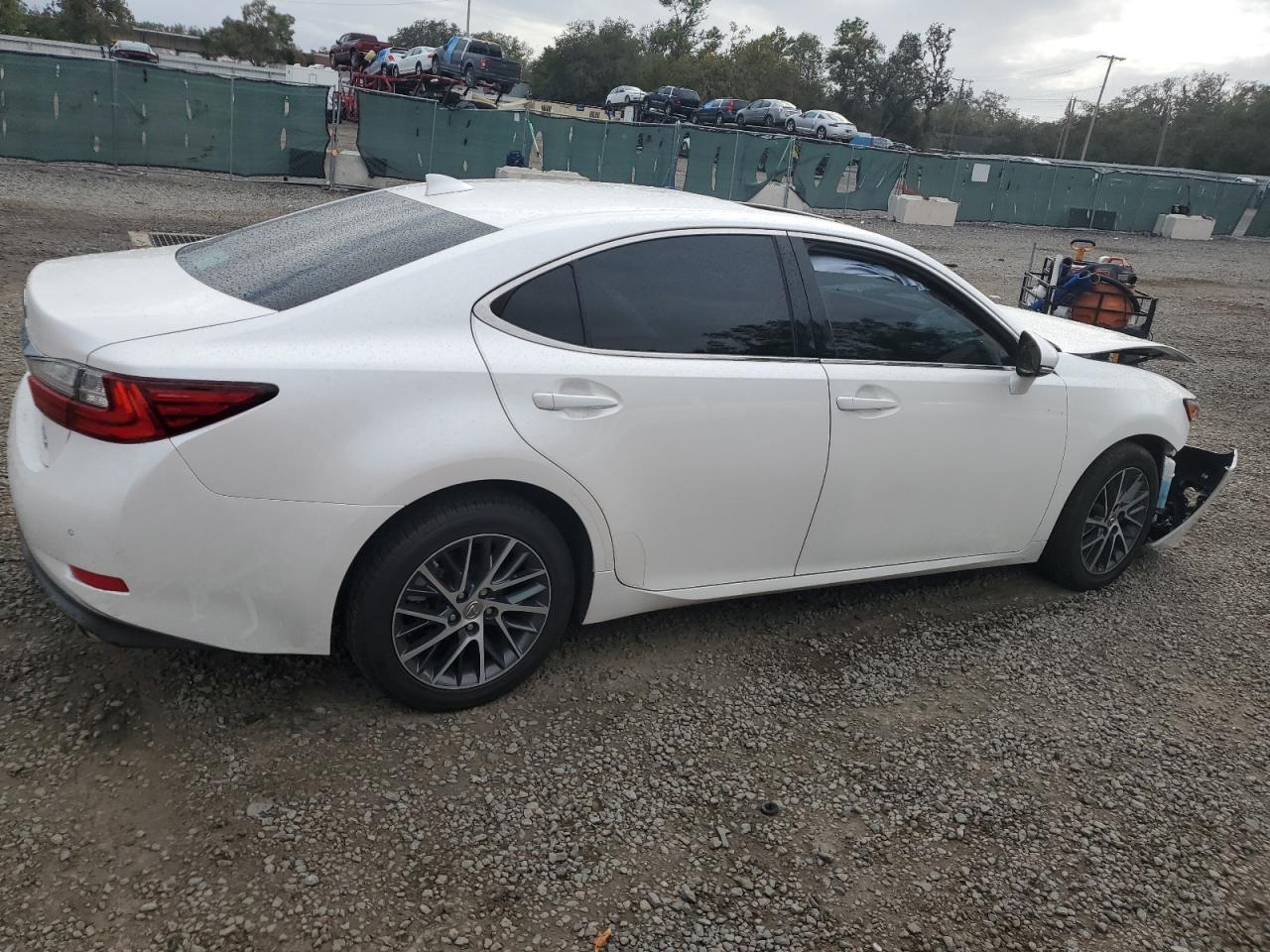 2017 Lexus ES - Image 3
