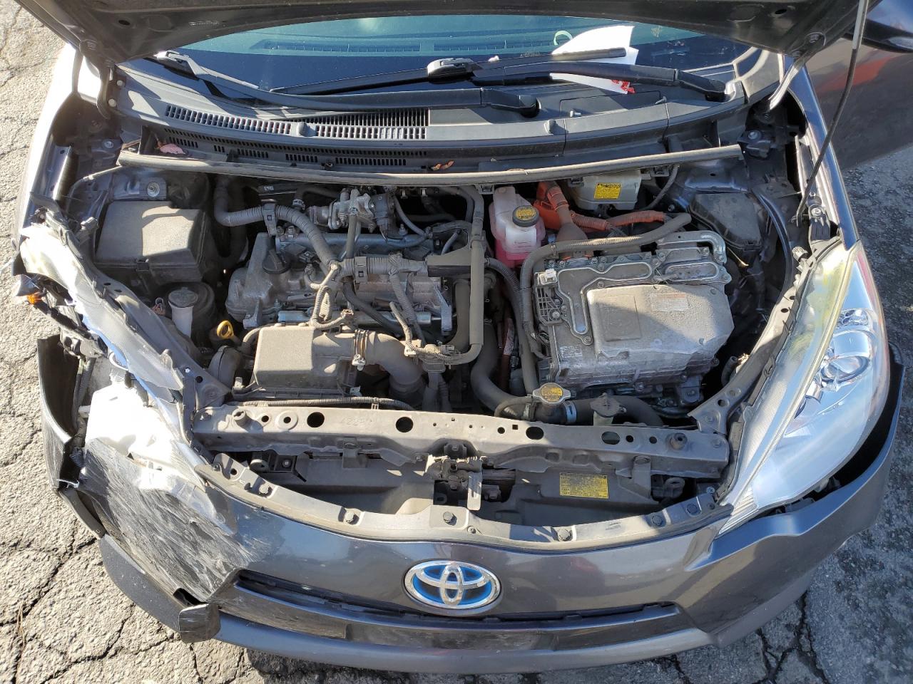 2014 Toyota Prius - Image 12