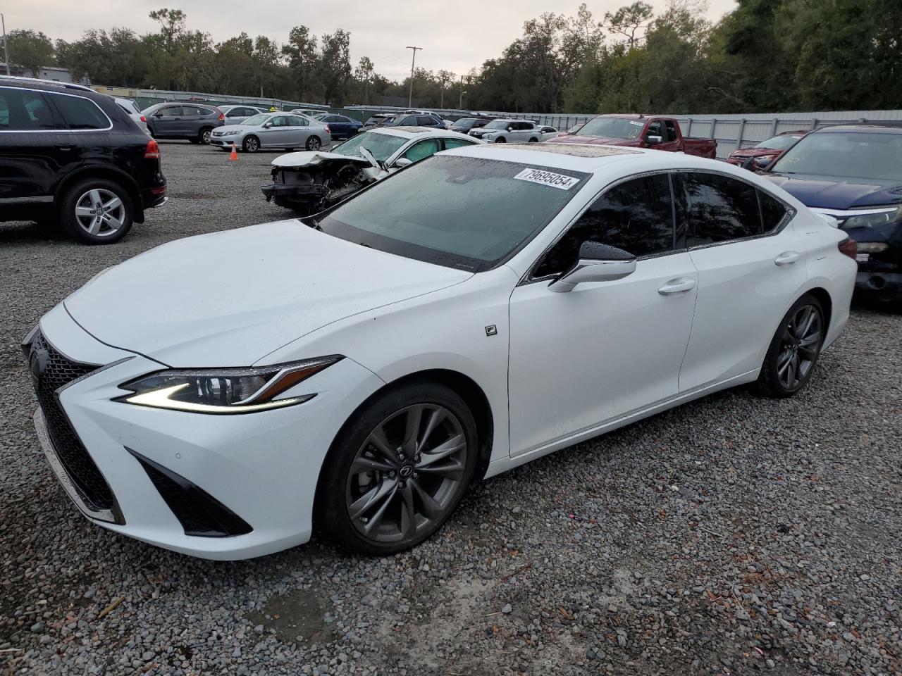 2021 Lexus ES - Image 1
