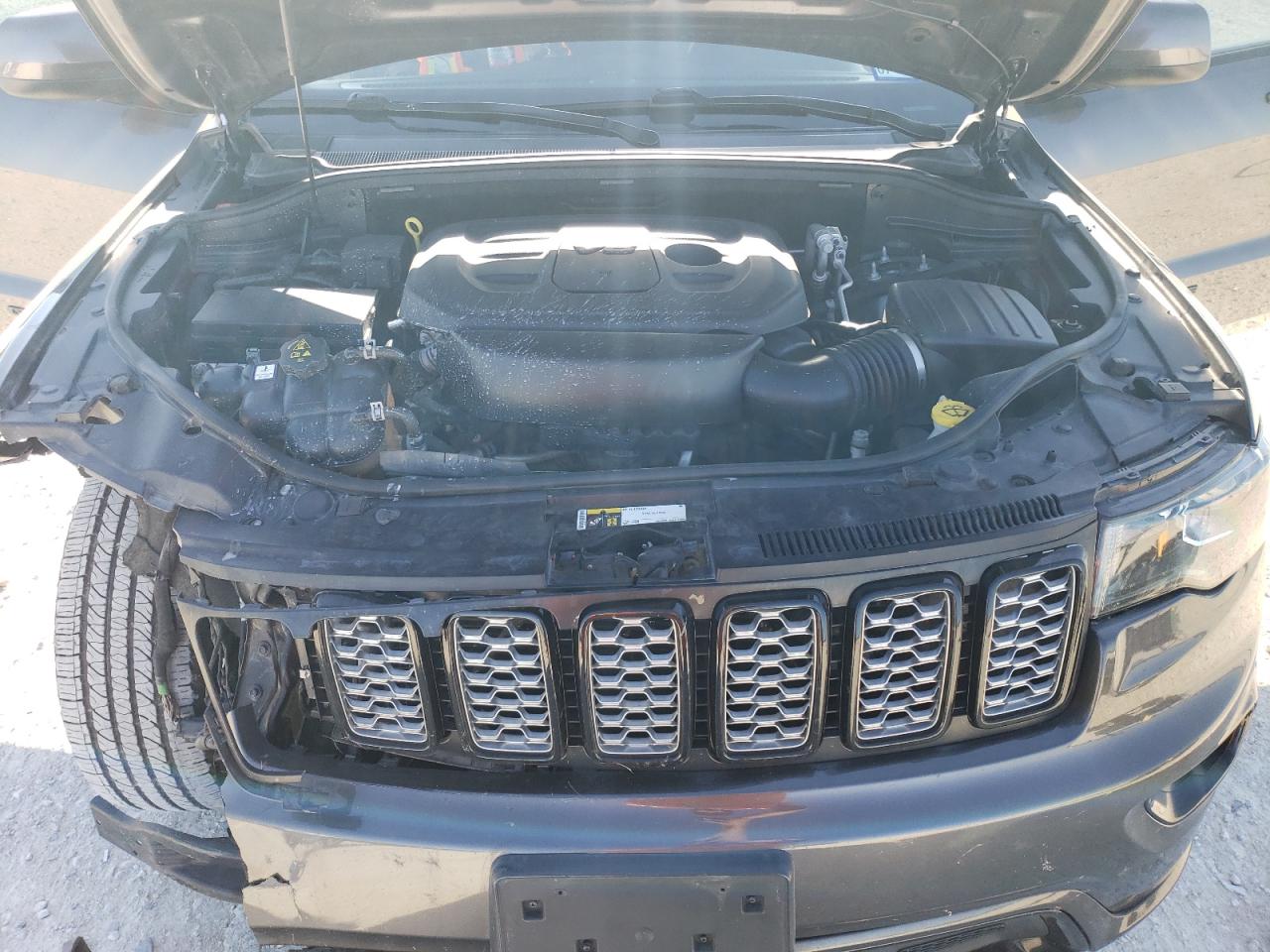 2019 Jeep Grand Cherokee - Image 13