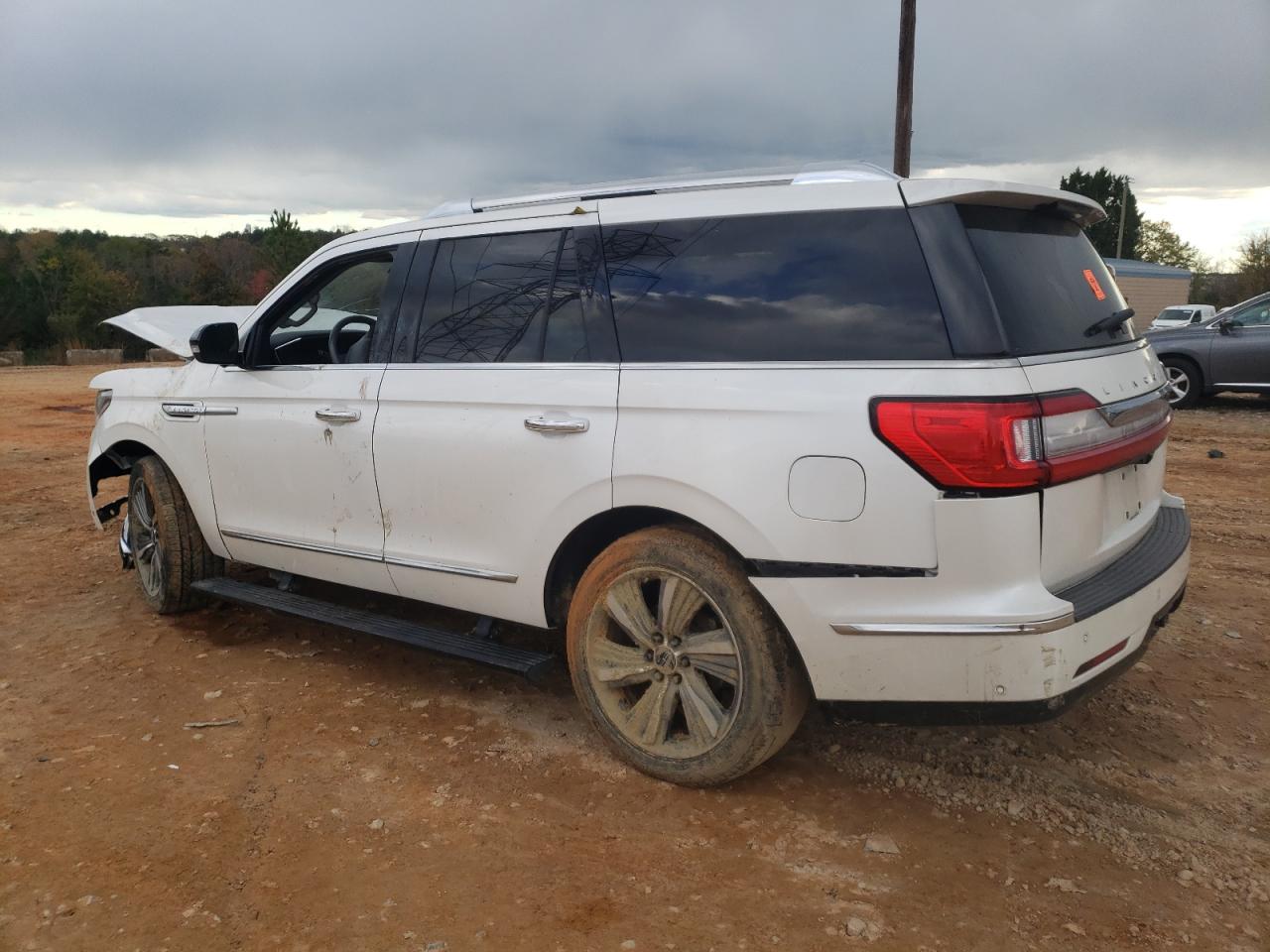 2018 Lincoln Navigator - Image 2