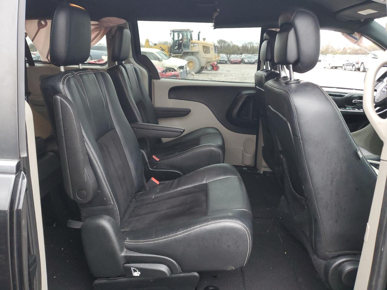 2017 Dodge Caravan - Image 12
