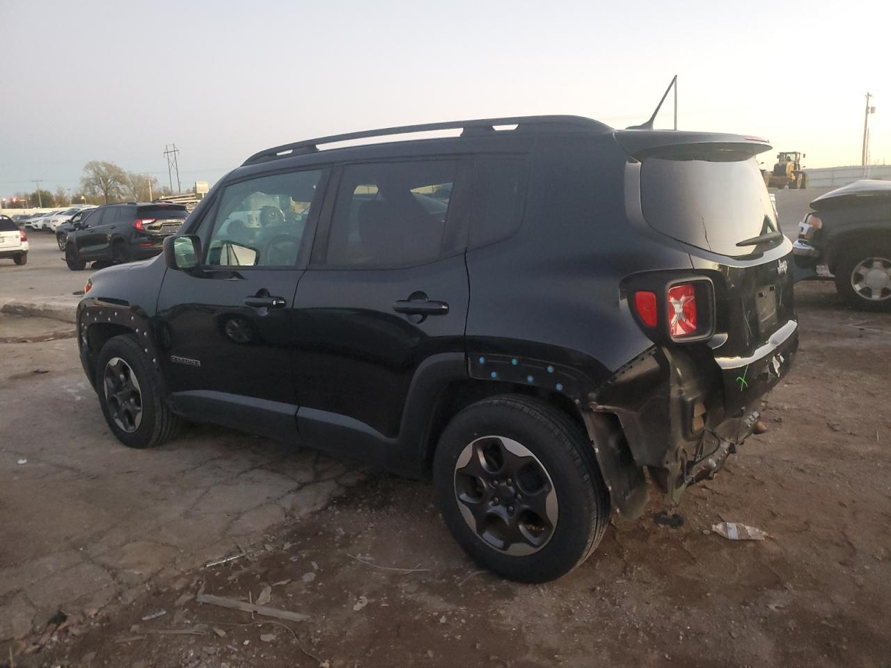 ZACCJAABXHPE42256 2017 JEEP RENEGADE - Image 2