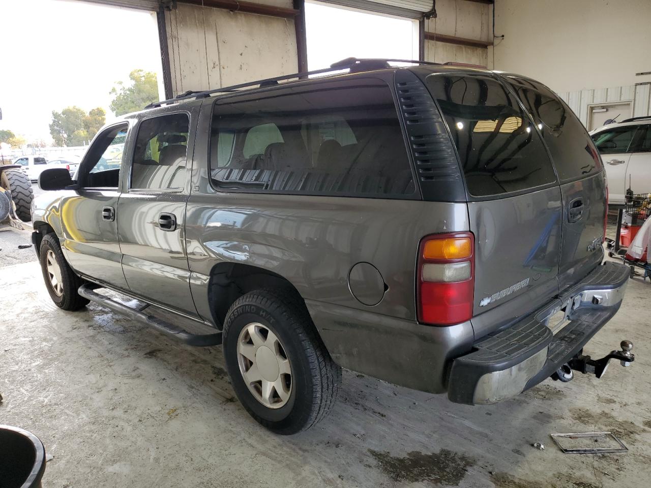 2001 Chevrolet Suburban - Image 2