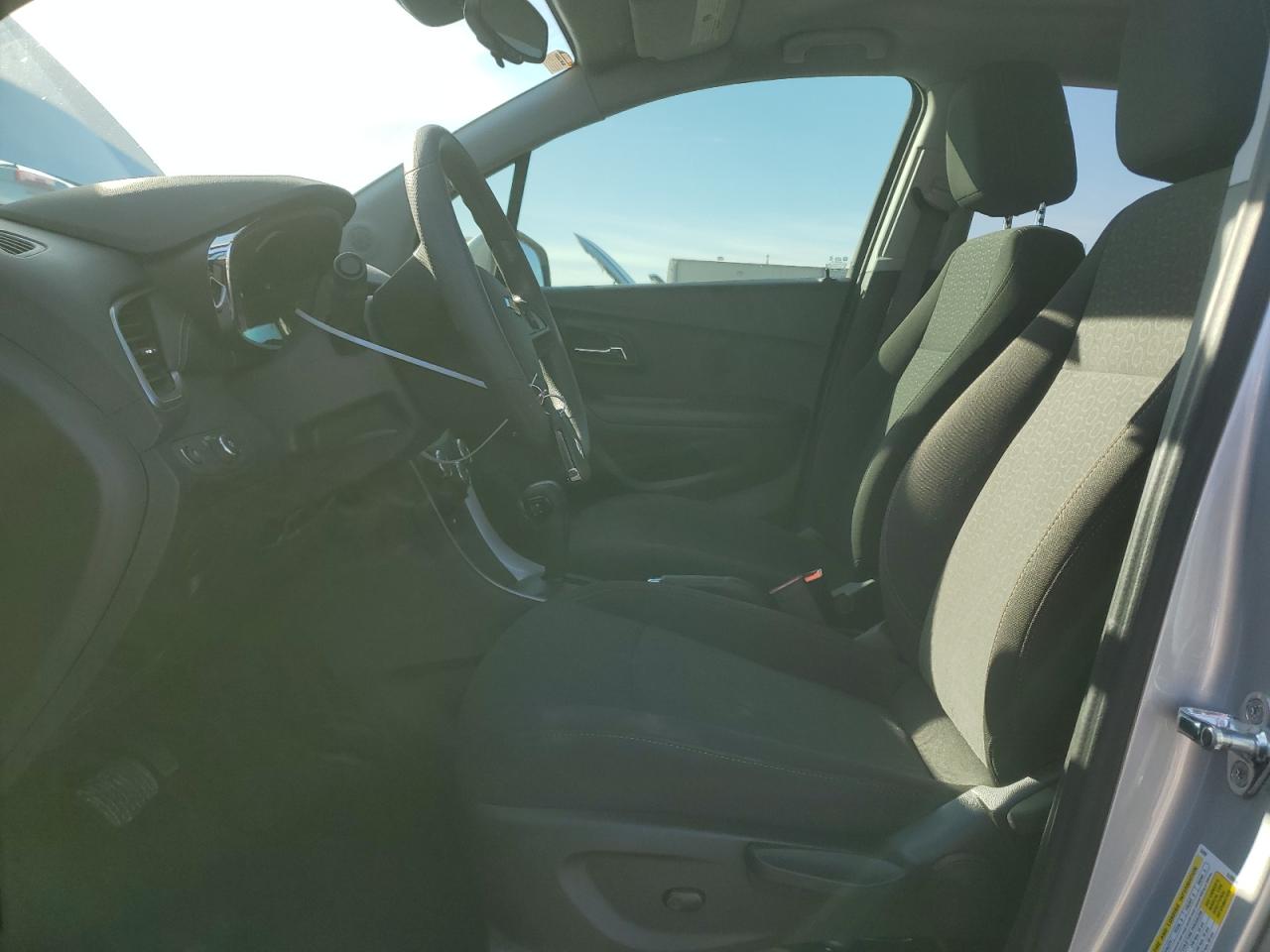 2022 Chevrolet Trax - Image 7