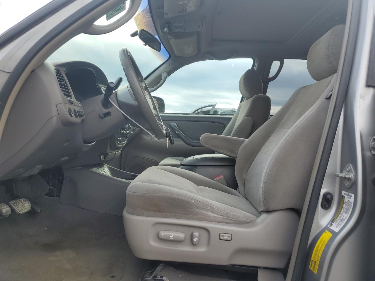 2005 Toyota Sequoia - Image 7