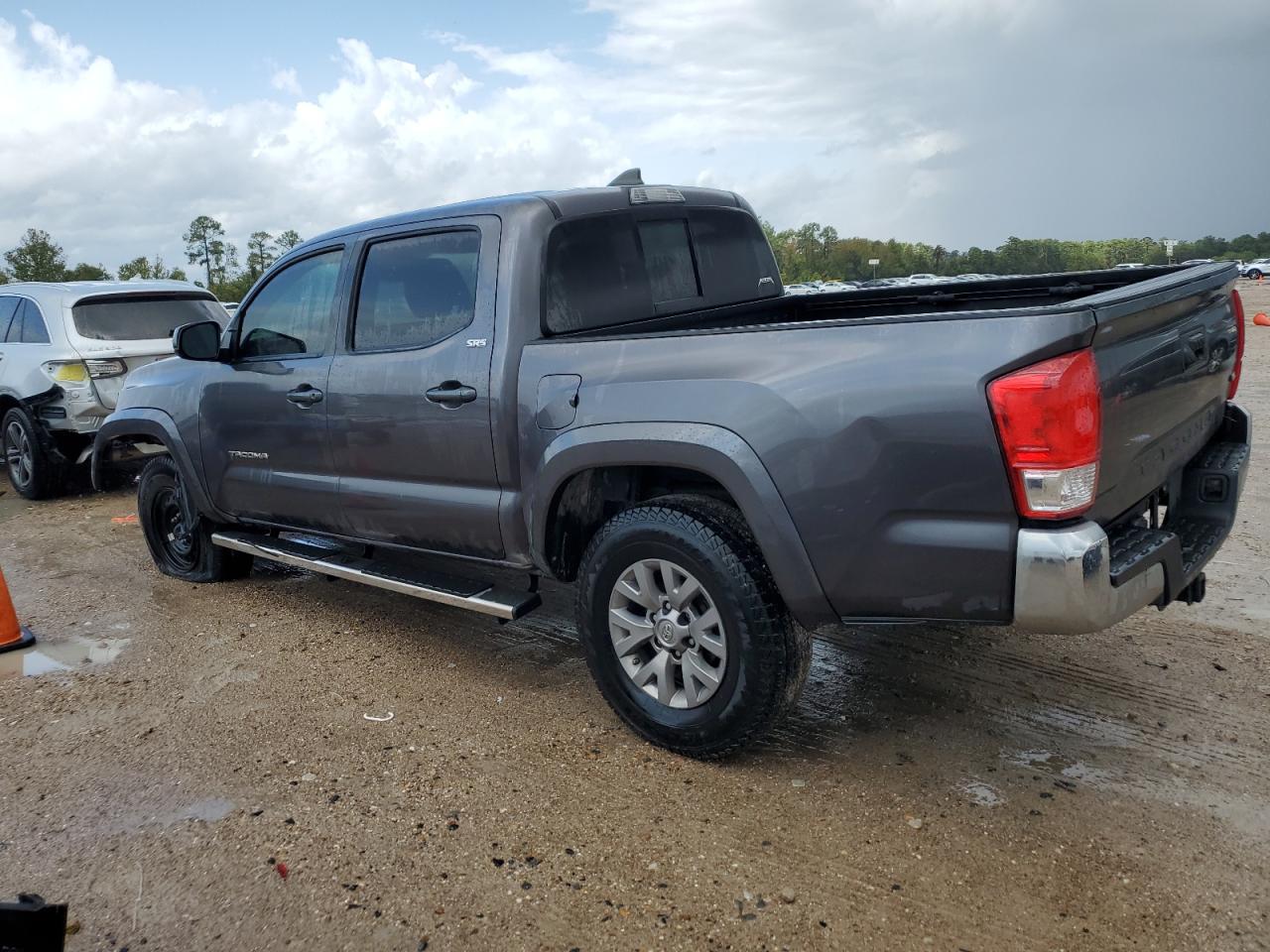 VIN 5TFAZ5CN8JX068327 2018 TOYOTA TACOMA no.2