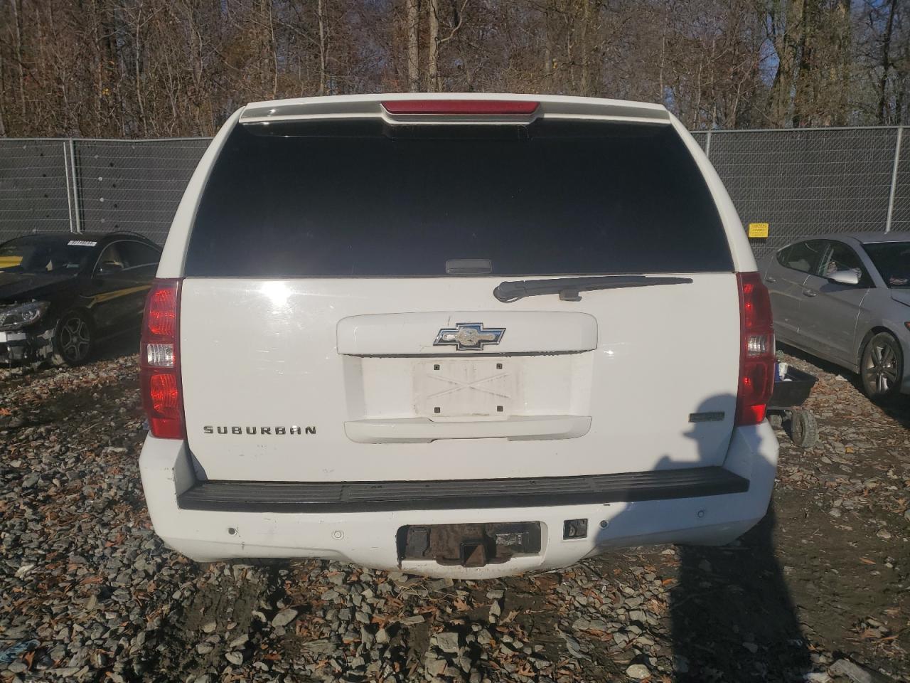 2010 Chevrolet Suburban - Image 6
