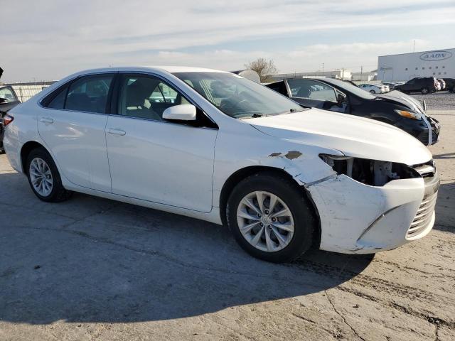 Sedans TOYOTA CAMRY 2015 Biały