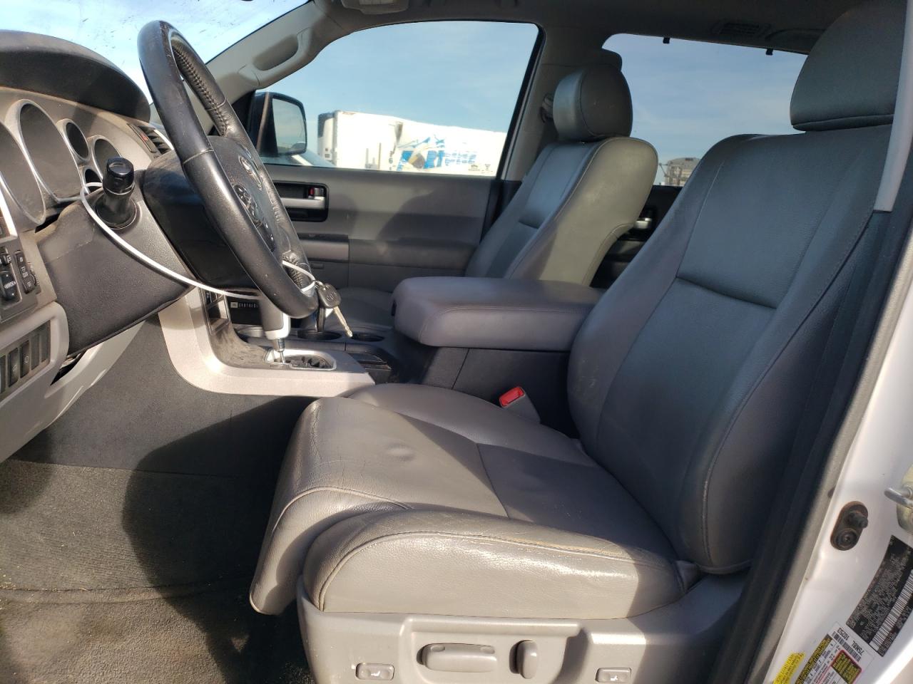 2013 Toyota Sequoia - Image 7