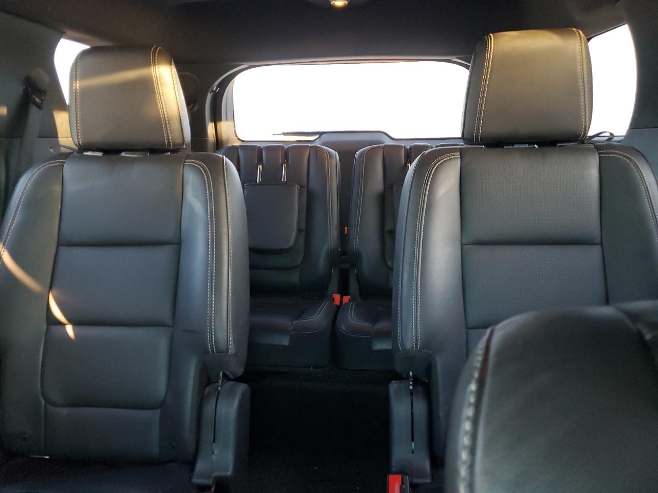 2015 Ford Explorer - Image 10