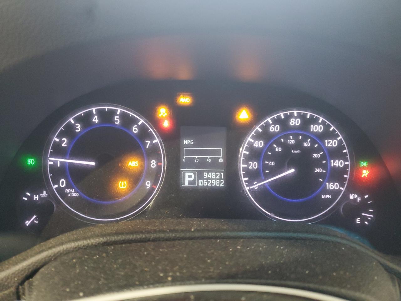 2015 Infiniti Q40 - Image 9