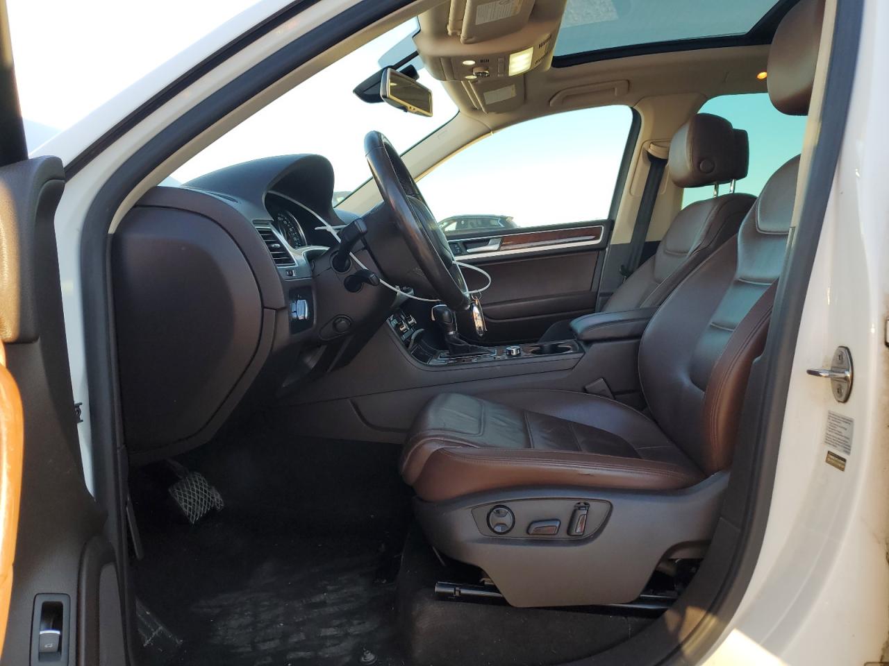 2014 Volkswagen Touareg - Image 7