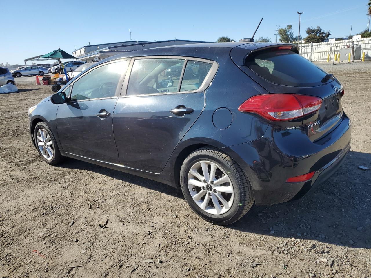 VIN KNAFK5A84H5680423 2017 KIA FORTE no.2