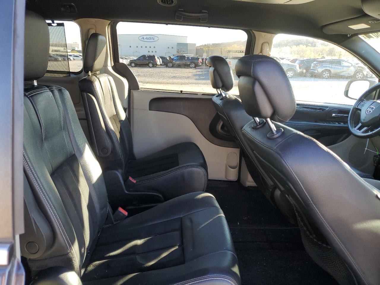 2017 Dodge Caravan - Image 11