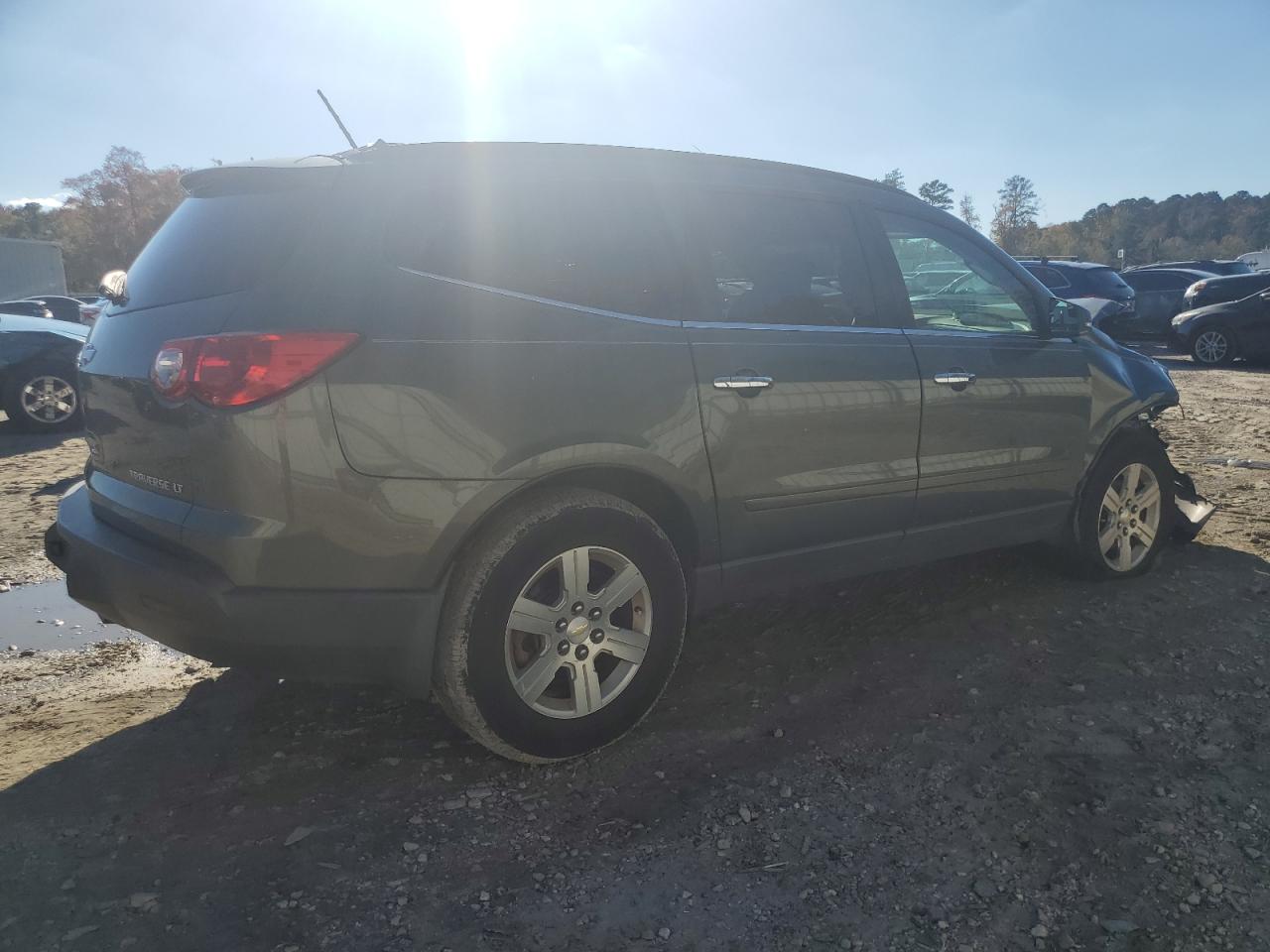 2011 Chevrolet Traverse - Image 3