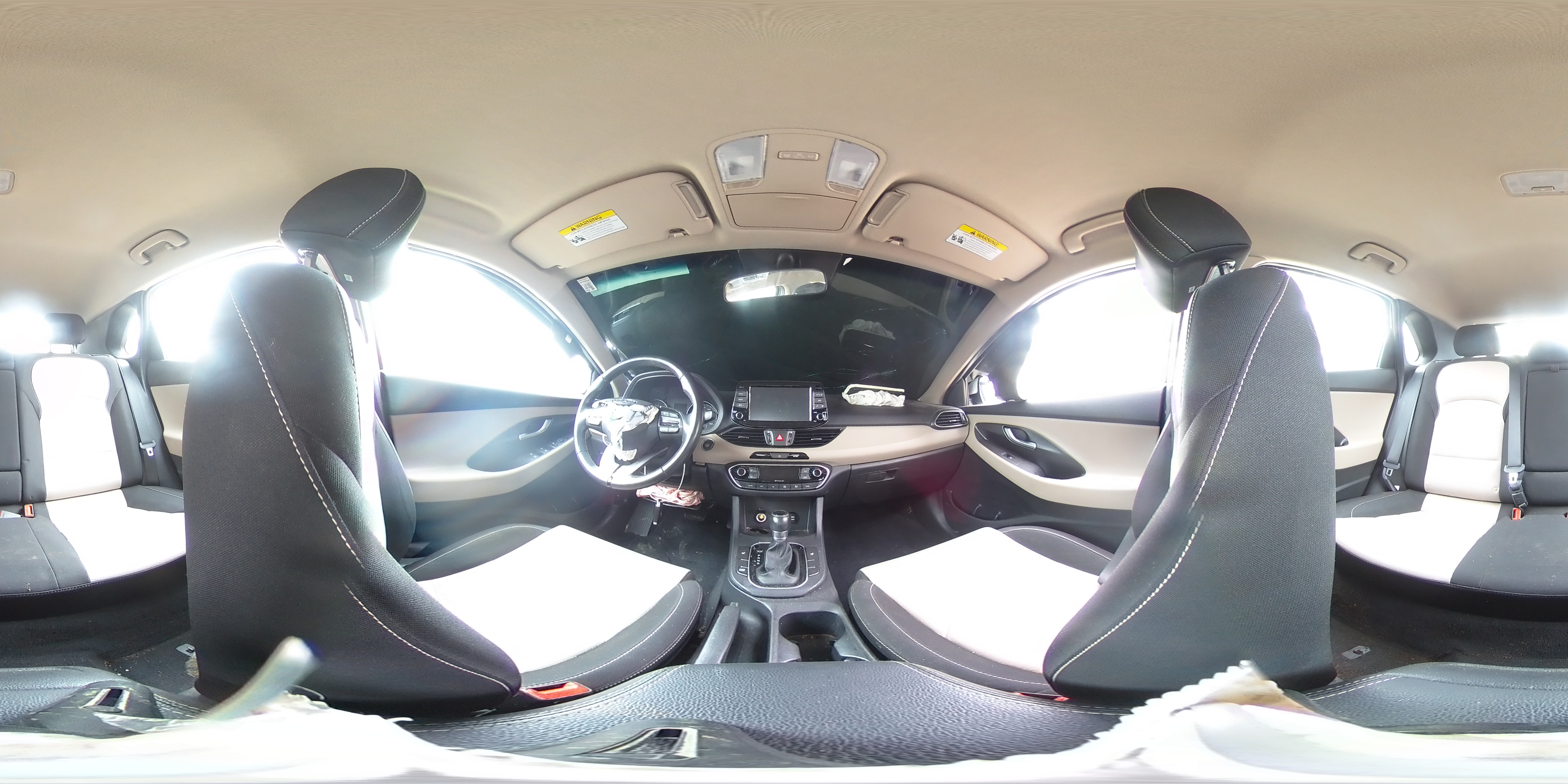 2018 Hyundai Elantra - Image 13