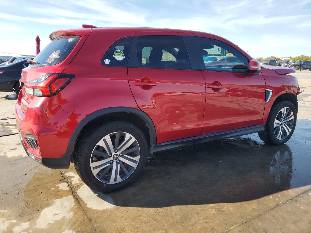 2021 Mitsubishi Outlander - Image 3