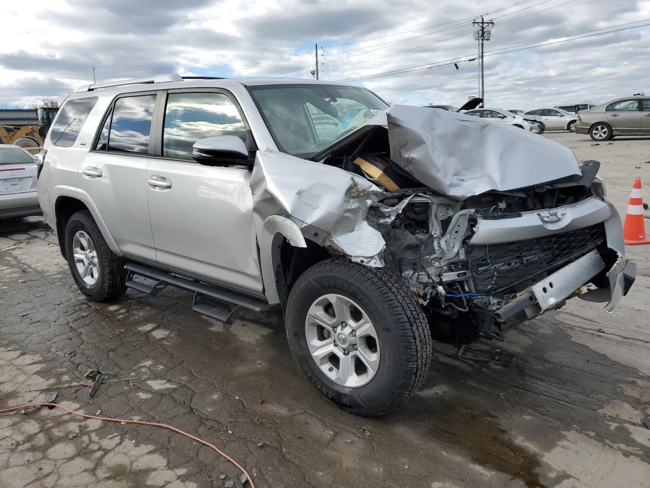 VIN JTEBU5JR0J5577392 2018 TOYOTA 4RUNNER no.4