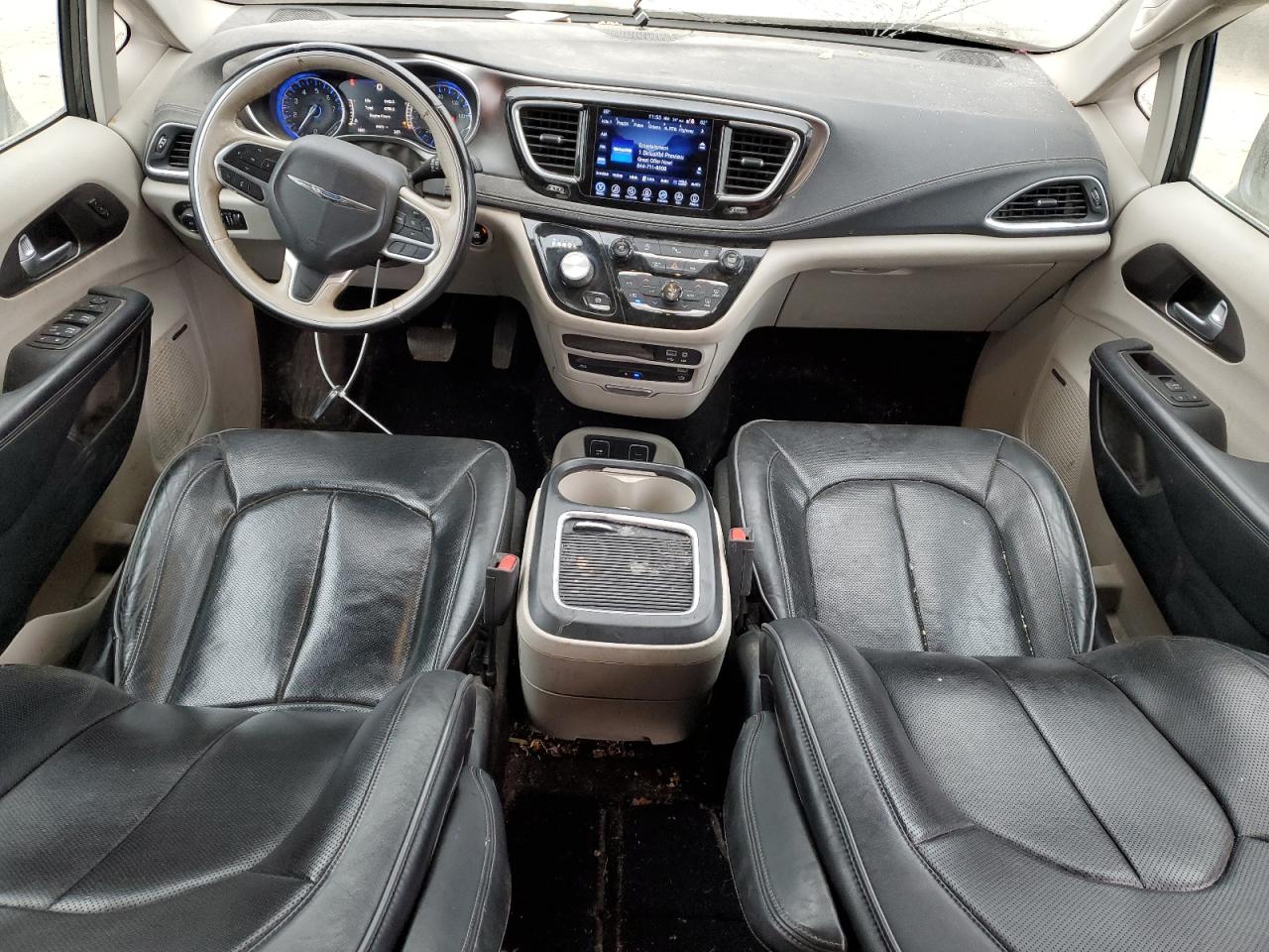 2017 Chrysler Pacifica - Image 8