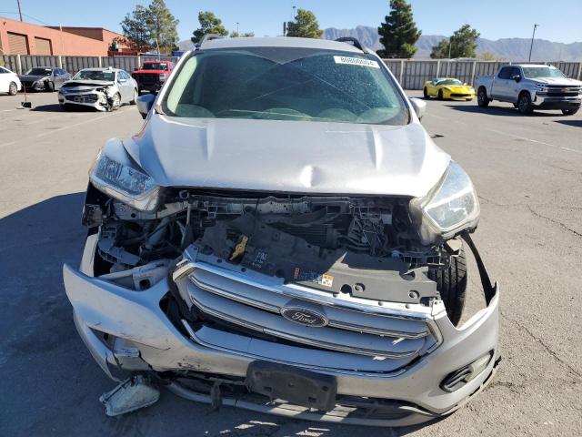  FORD ESCAPE 2018 Srebrny