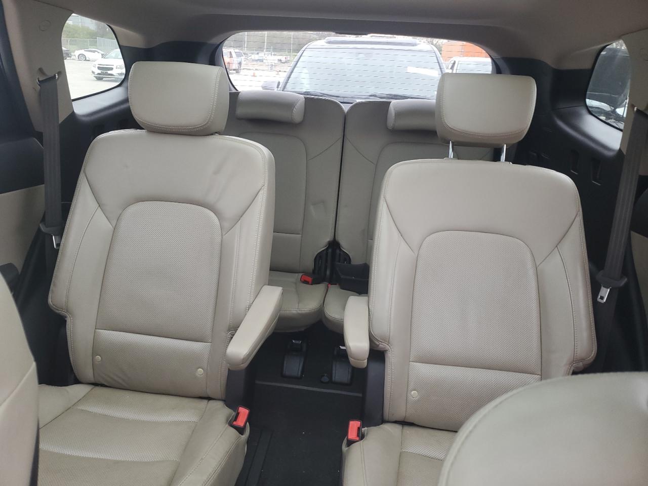 2018 Hyundai Santa Fe - Image 10