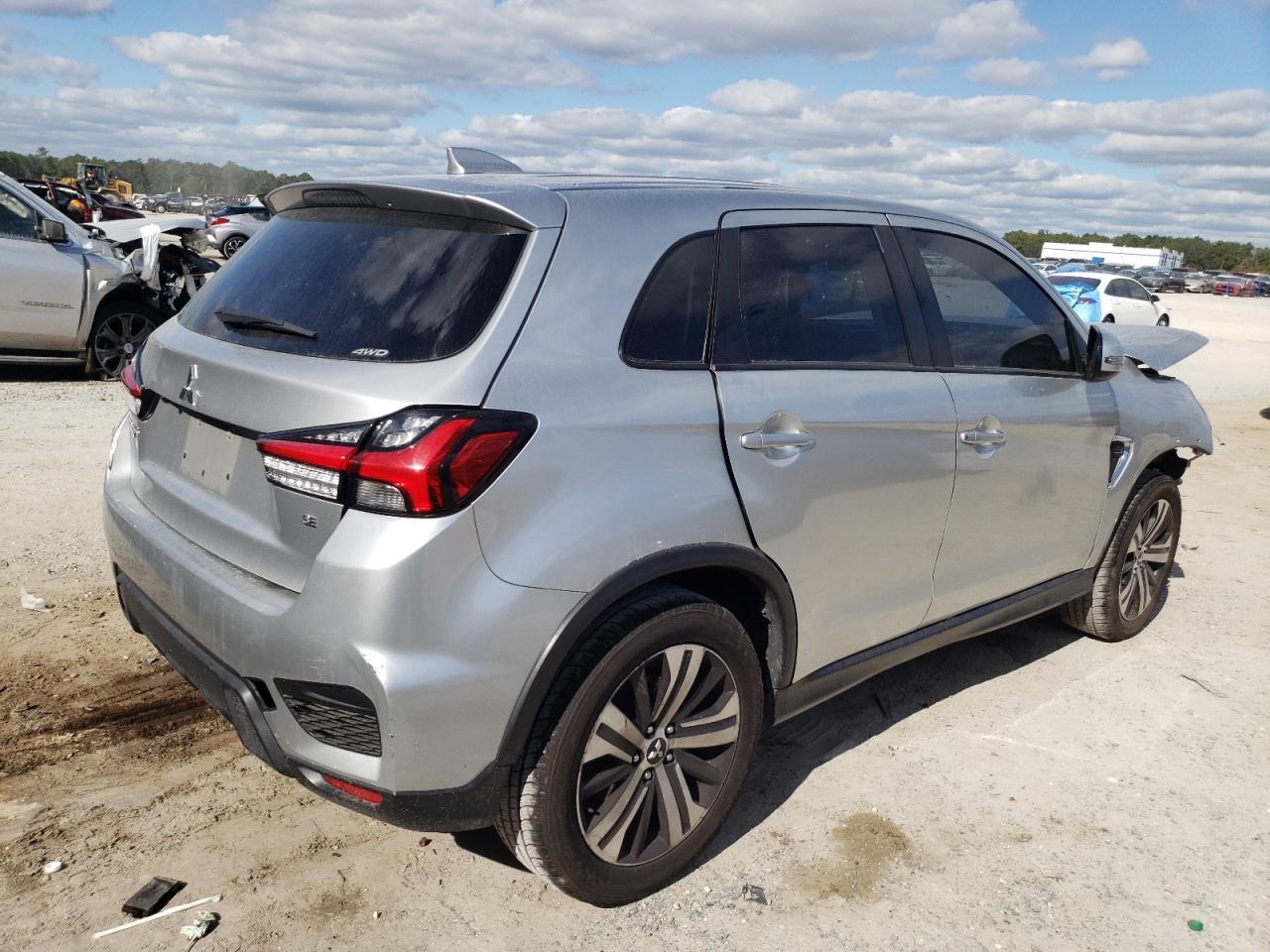 2020 Mitsubishi Outlander - Image 3
