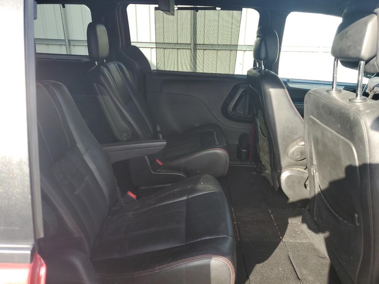 2016 Dodge Caravan - Image 12