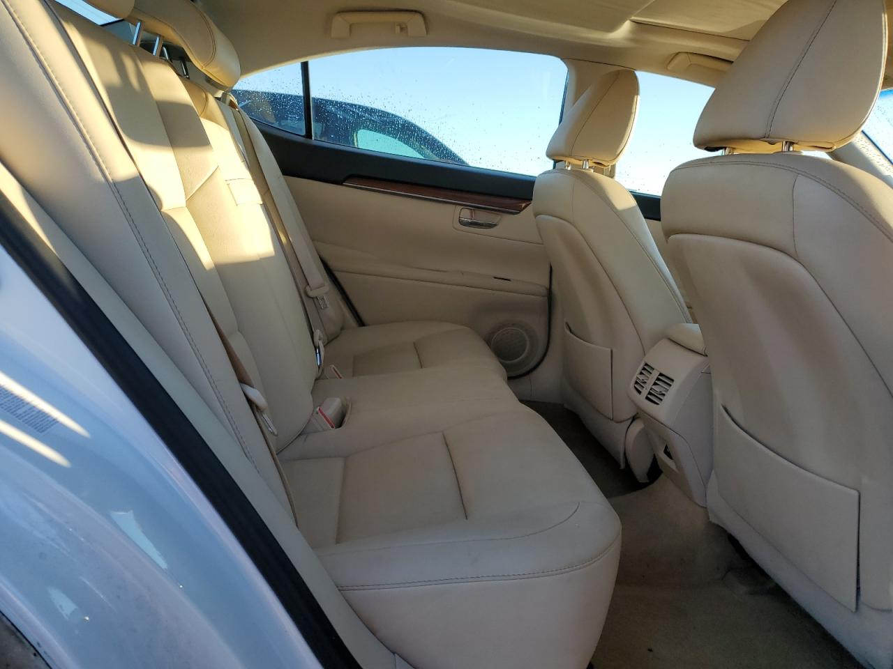 2013 Lexus ES - Image 10
