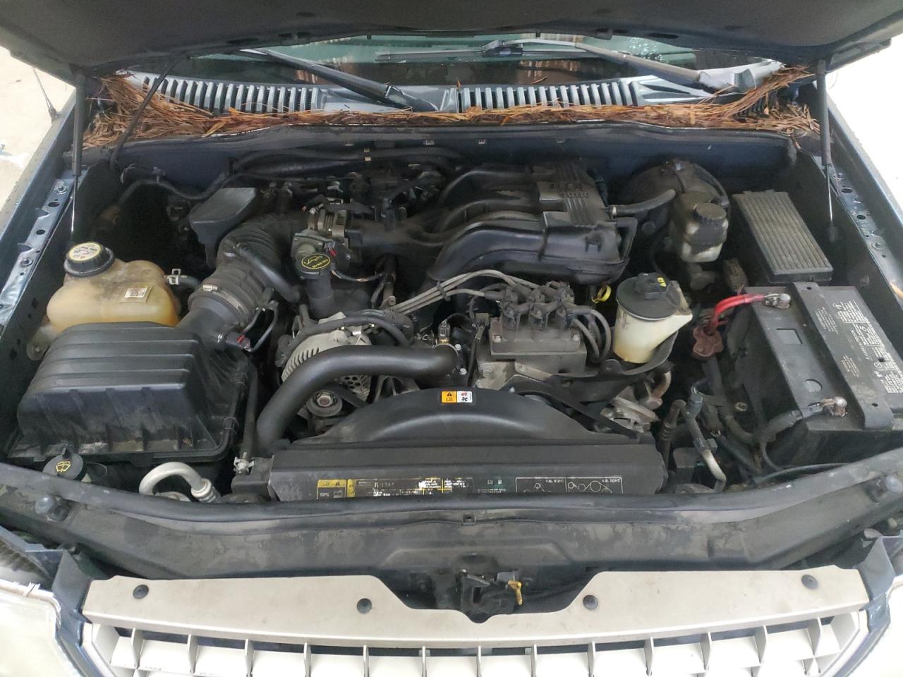 2005 Ford Explorer - Image 13