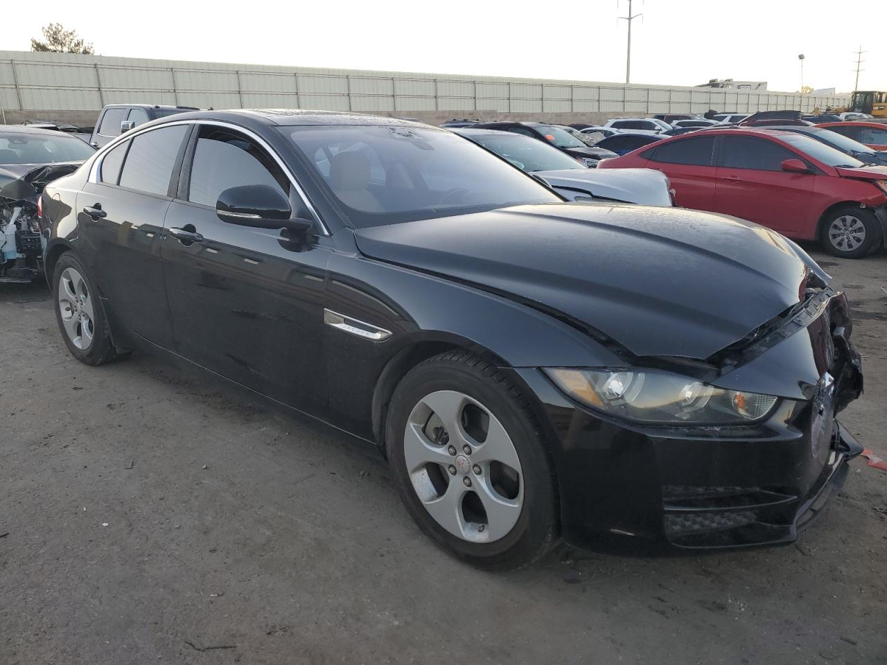 VIN SAJAR4BG1HA947146 2017 JAGUAR XE no.4