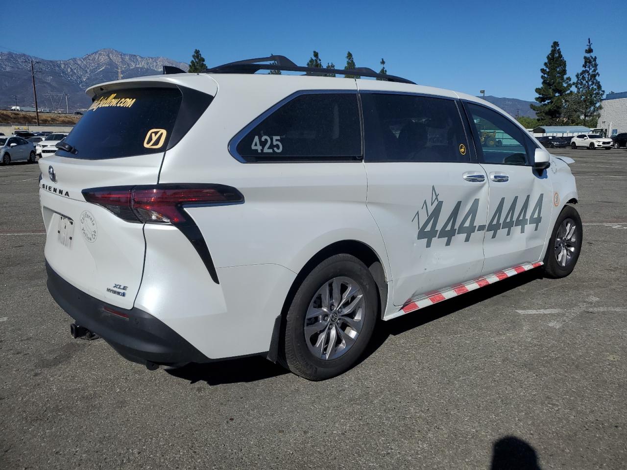 2022 Toyota Sienna - Image 3