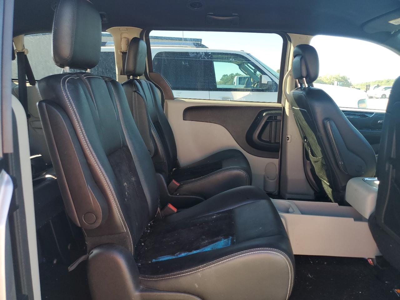 2018 Dodge Caravan - Image 11